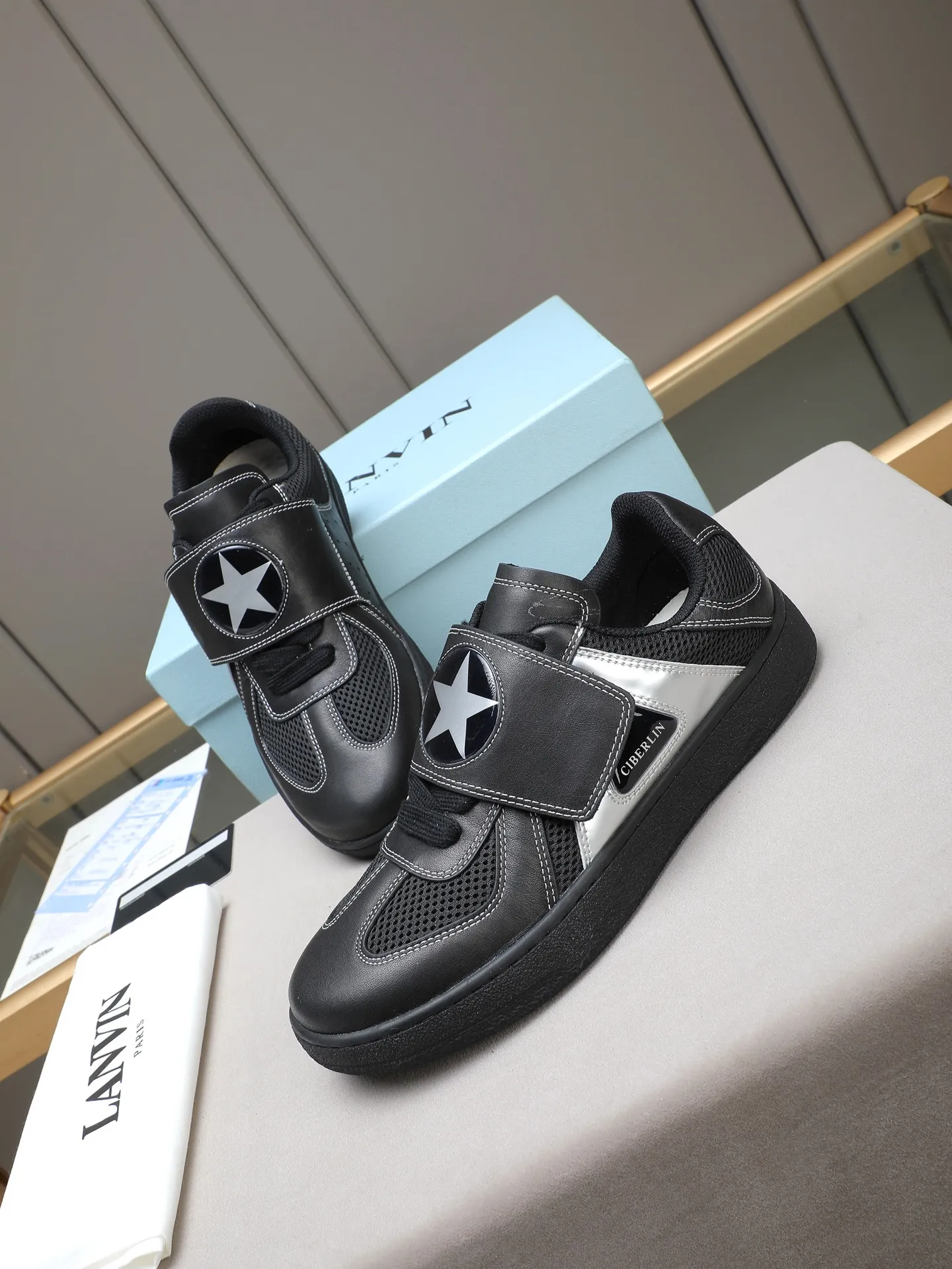 Men's shoes 💰600 [LANVIN] The latest fashionable item! High quality CLAY series‼ ️ The latest trendy products of the season 🌈Many bloggers have planted grass and purchased the original open-mold customization. The upper and outsole are sewn with mark threads without edge sealing. Multiple material splicing combination design. Very versatile for fashionable and casual wear. Comfortable on the feet. Self-recommended. Upper cowhide + cow suede + breathable mesh lining. Foot-padding cowhide. Exclusive original open-mold clear logo rubber outsole ⚠️38-44 (customized for 45)